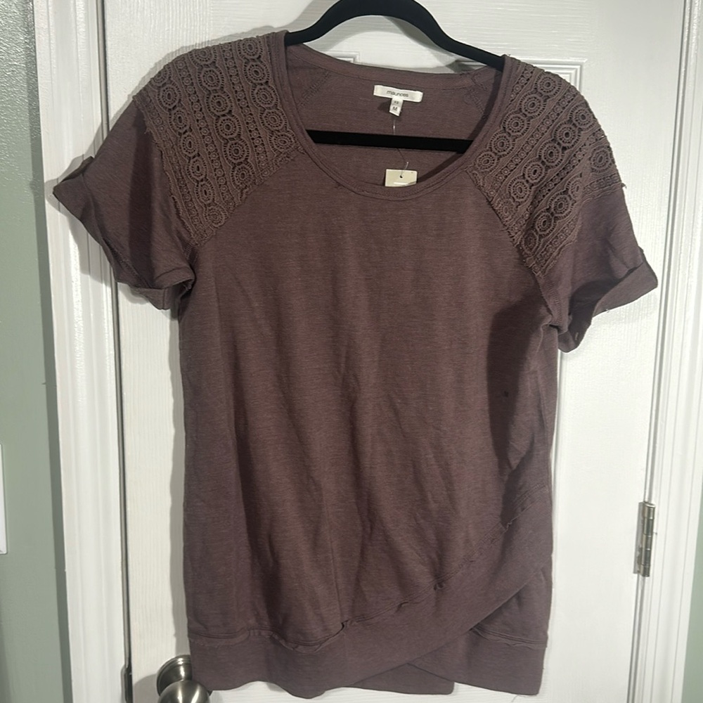 ☀️5/$20 Maurice’s Lace Top.